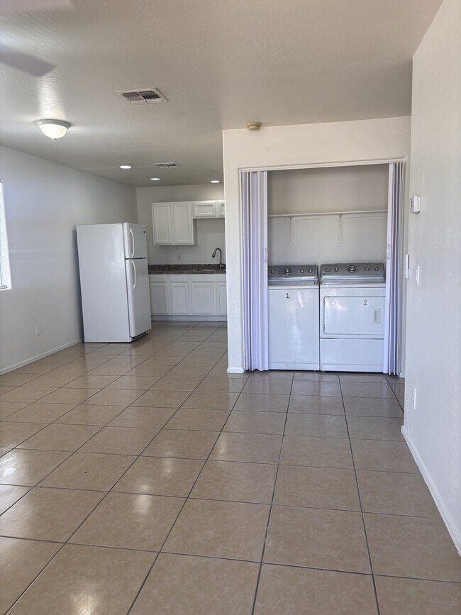 Foto del edificio - 1597 W Mountain View Rd