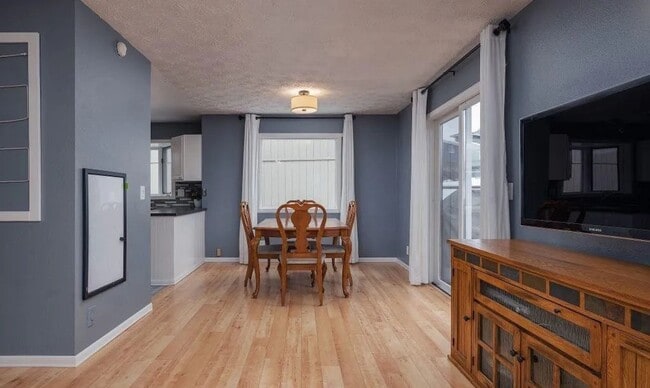 Building Photo - Cozy 3 Bedroom, 2.5 Bath Home in Eagle River