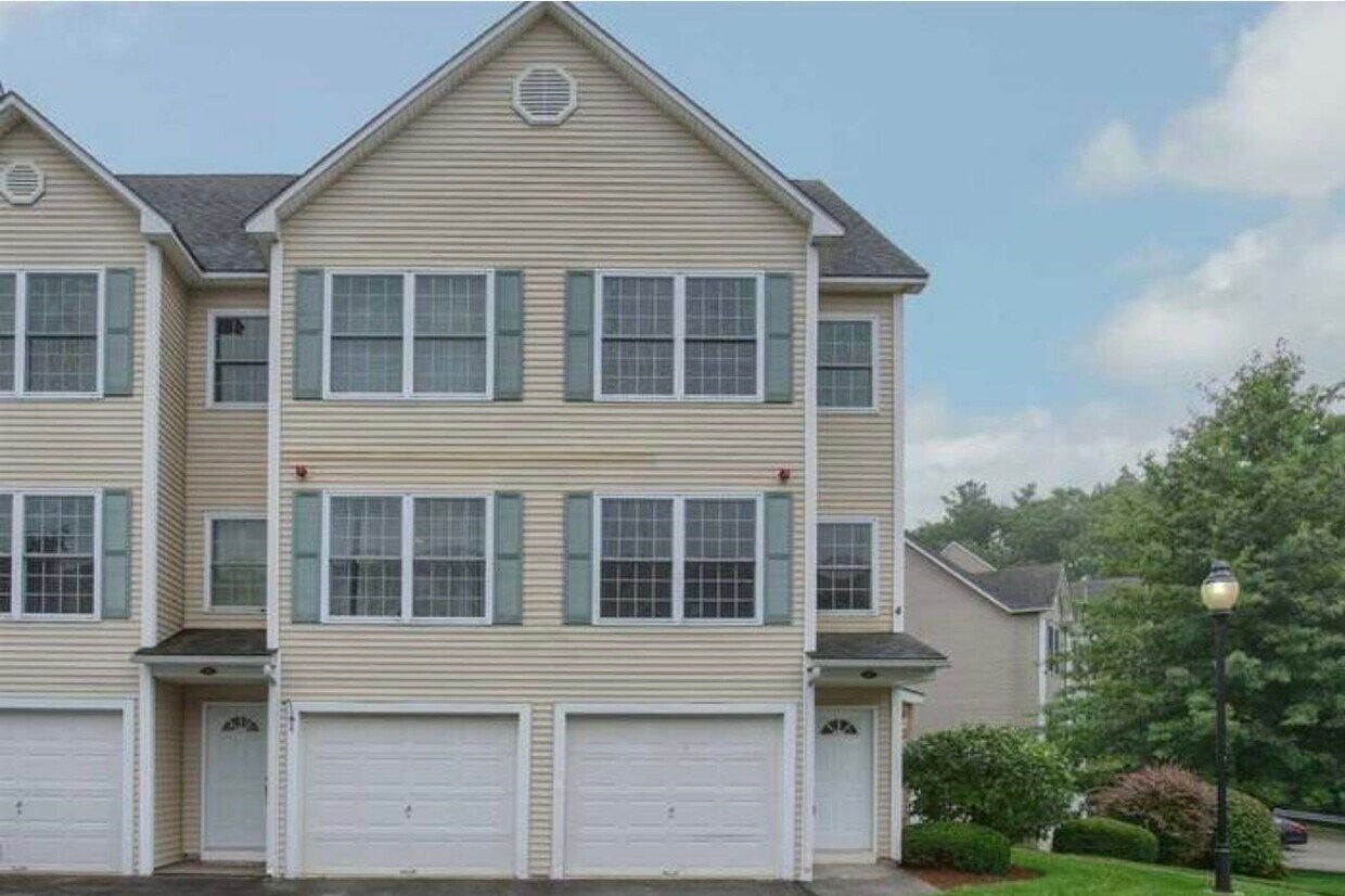 Primary Photo - 8 Intervale Ct