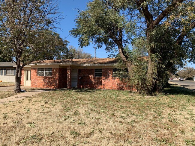 Foto del edificio - Great Home in established neighborhood!