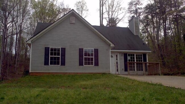 Building Photo - 3 Bedroom Ranch home - 1/2 acre lot!!