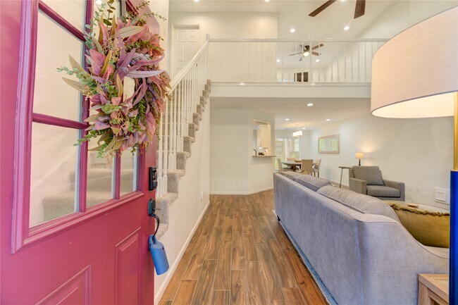 Building Photo - 56 E Village Knoll Cir