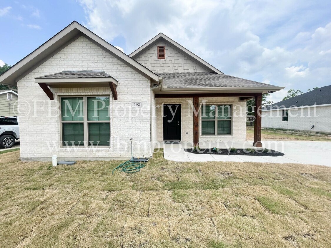 Foto principal - 292 Cosey St