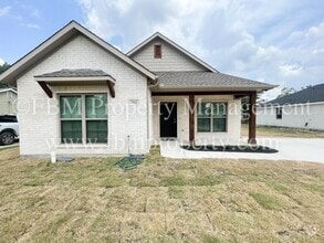 Building Photo - 292 Cosey St