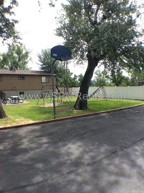 Building Photo - NORTHWEST SLC  3 BED 1 BATH BASEMENT DUPLEX