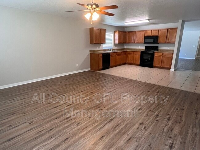 Building Photo - 943 Windrose Dr