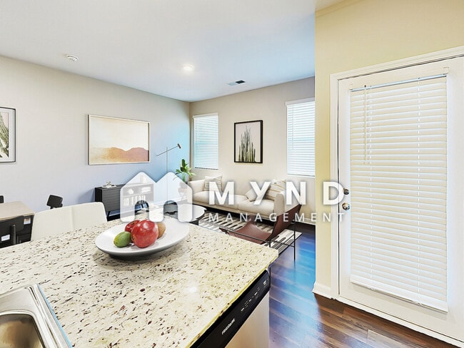 Building Photo - 5648 Union Pointe Dr