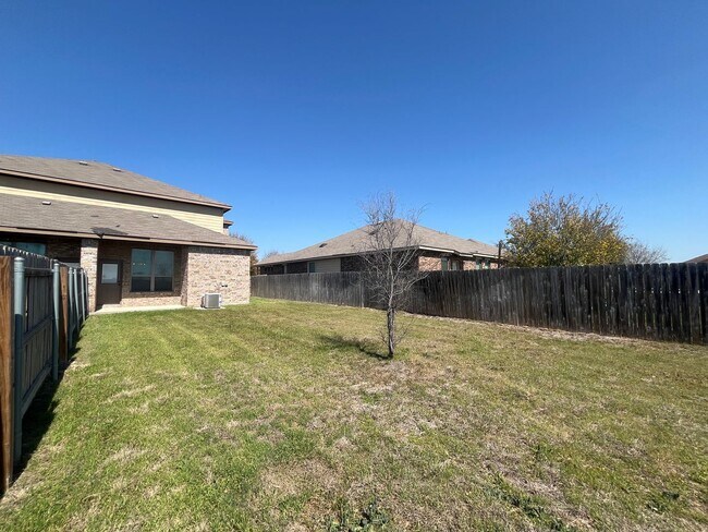 Building Photo - 518 Creekside Cir
