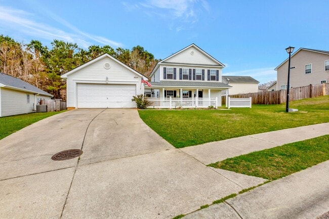 Building Photo - Beautiful home in Lakes of Summerville