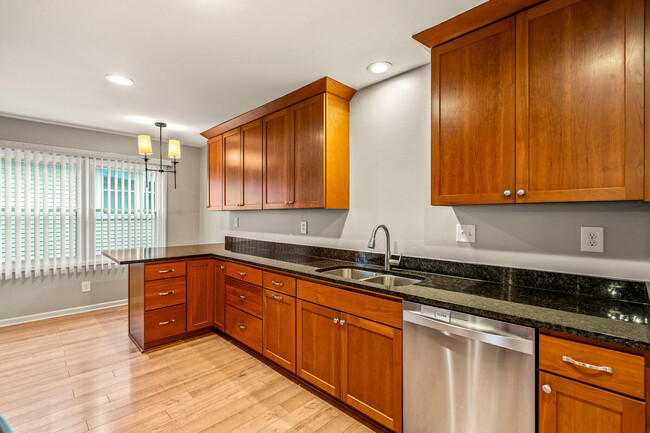 Foto del edificio - 3042 E Newport Ct