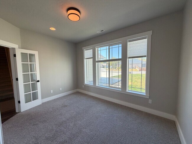 Foto del edificio - Gorgeous Craftsman Home- 5 bed, 3 Full Bath- Includes Landscaping!