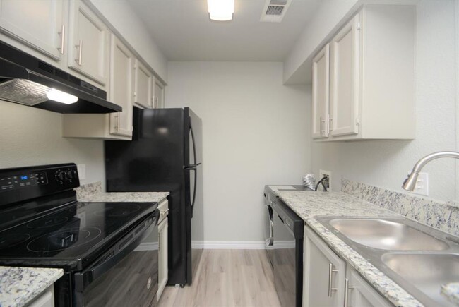 Foto del edificio - 13151 Walden Rd