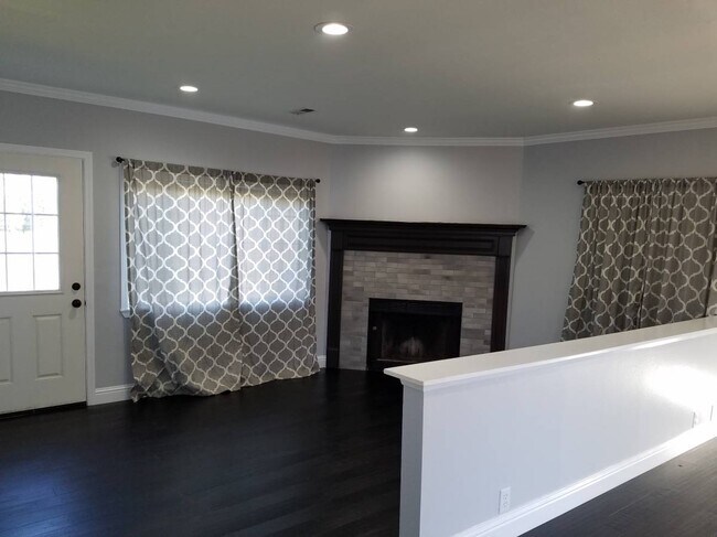 Foto del edificio - 2810 Rollingwood Dr