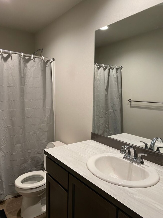 Building Photo - Beautiful 3 Bed/2 Bath Home and Half off the Rent on Move In!