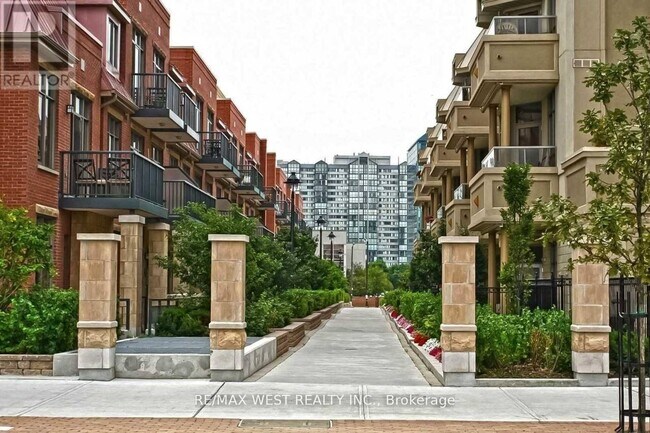 Photo du bâtiment - 330-330 Princess Royal Dr
