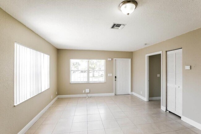 Foto del edificio - 5612 Fletcher St