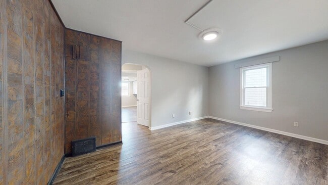 Building Photo - Fulton/W.58th neighborhood; 3 bedroom/2bat...