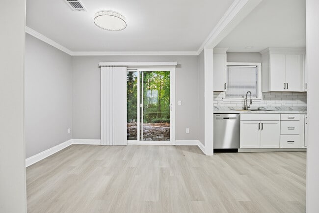 Foto del edificio - 6022 Heath Valley Rd