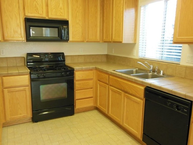 Building Photo - 3155 Rivermont St.