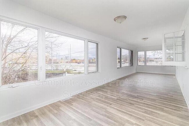 Building Photo - 1431 Brown Ave