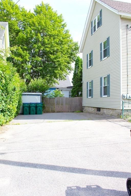 Building Photo - 2 bedroom in Lowell MA 01854