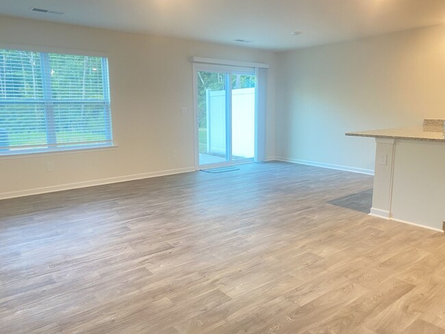 Foto del edificio - Brand New End-Unit Townhome in Charlotte!