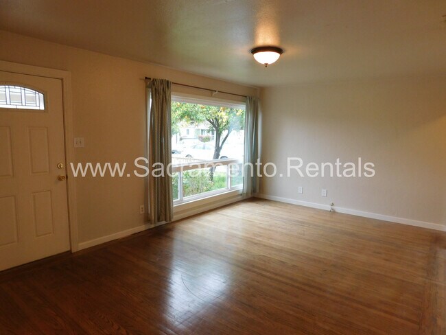 Building Photo - Charming 3bd/2ba House near Sutterville & ...