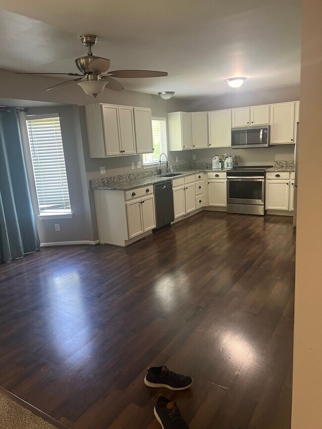 Foto del edificio - Farmington Hills Beautiful 4 Bed Home