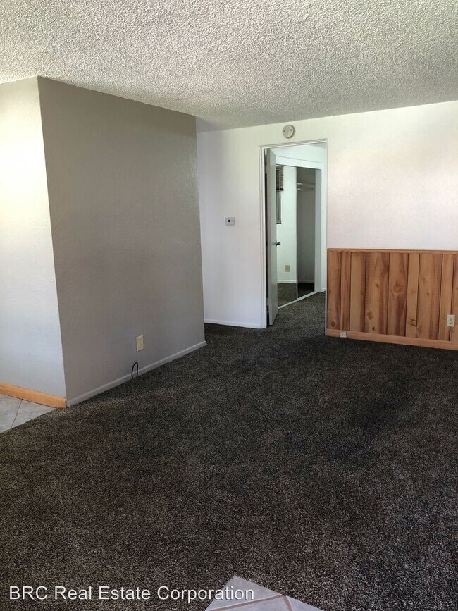 Foto del edificio - 1 br, 1 bath Apartment - 733 Miller Court