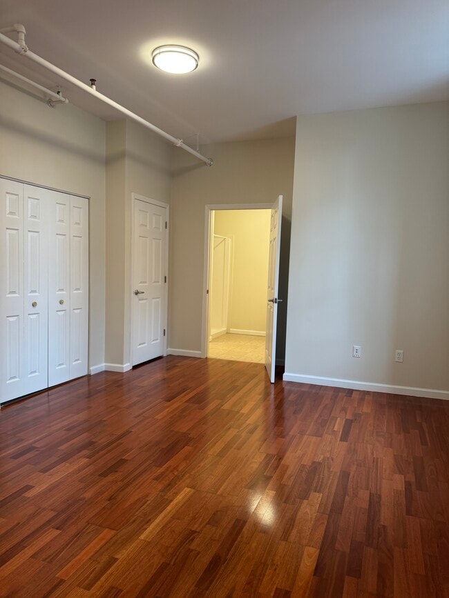 Building Photo - Parazin Lofts