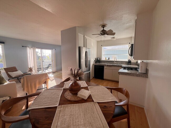 Foto del edificio - 3075 E Harbor Blvd