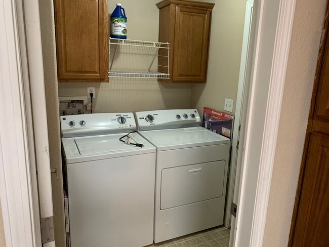 washer & dryer - 4363 E Wintergreen Rd