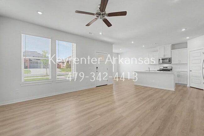 Building Photo - Amazing 3 Bedroom - 3.5 Bathroom in Fayetteville!