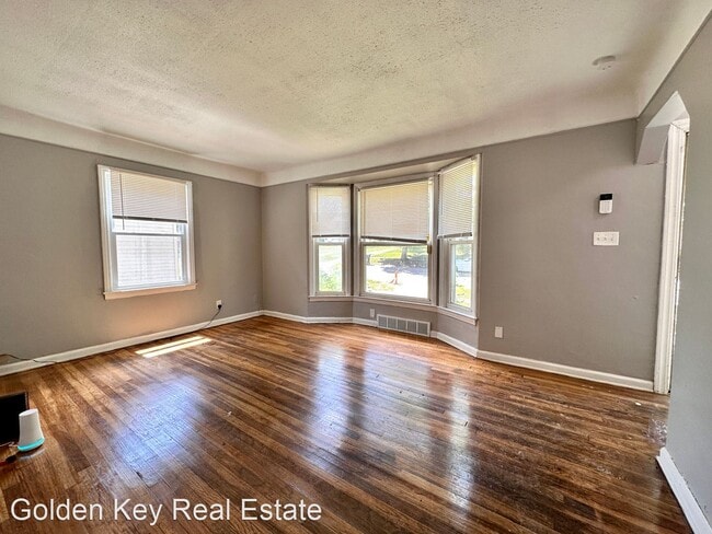 Building Photo - 3 br, 1.5 bath House - 17734 Fenton St