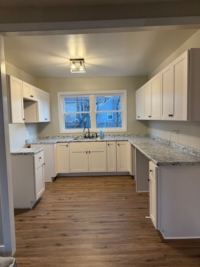 Building Photo - 1429 Candia Rd