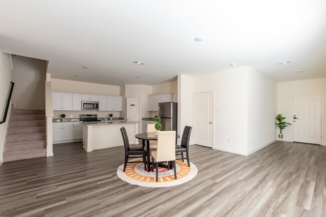 Foto del edificio - 14141 Emeric St