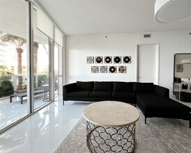 Building Photo - 15811 Collins Ave Building Photo - 15811 Collins Ave