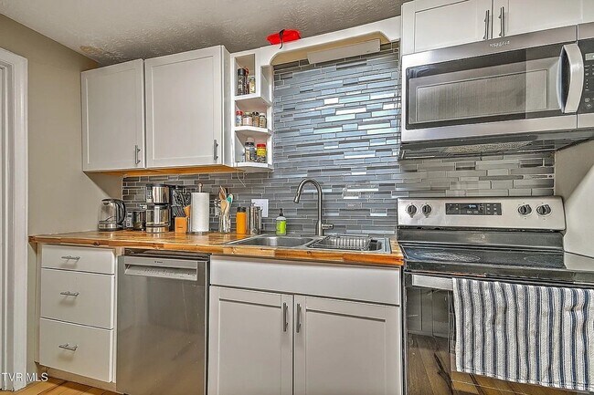 Foto del edificio - 70101 W Locust St