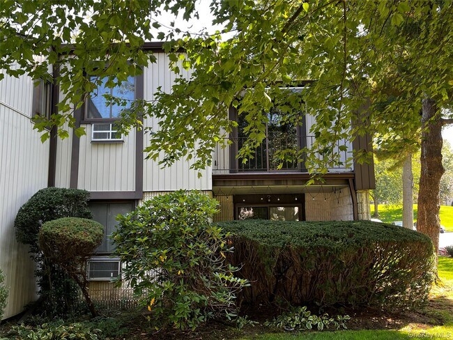 Foto del edificio - 77 Richmond Blvd