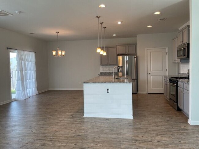 Foto del edificio - 9691 Mosgrove Ave