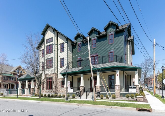 Building Photo - 25 Lawrence St