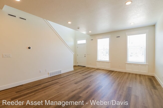 Building Photo - 4 br, 3.5 bath House - 777 North 2050 West...