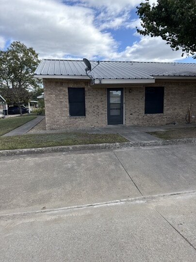 Foto principal - 110 N Crockett St