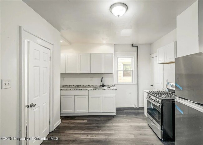 Building Photo - 1057 Euclid Ave