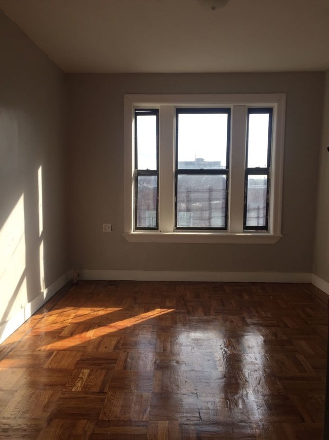 Building Photo - 171 E 96th St