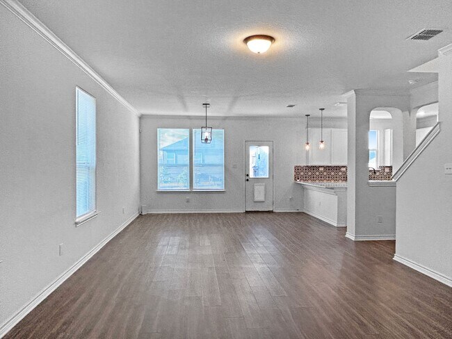 Foto del edificio - Comfy Converse Home—Stylish Upgrades, Grea...