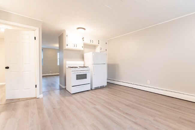 Foto del edificio - 672 N Main St