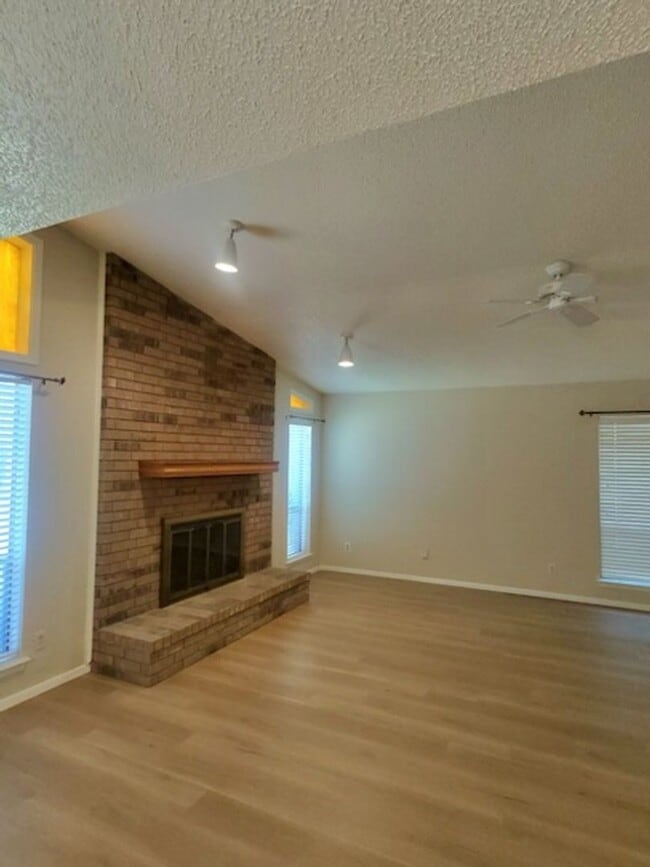 Foto del edificio - 2317 Garden Park Ct