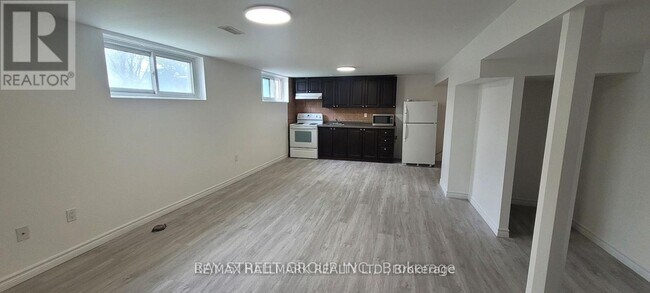 Building Photo - 427 Crosby Ave