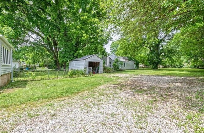 Building Photo - Home with a fence